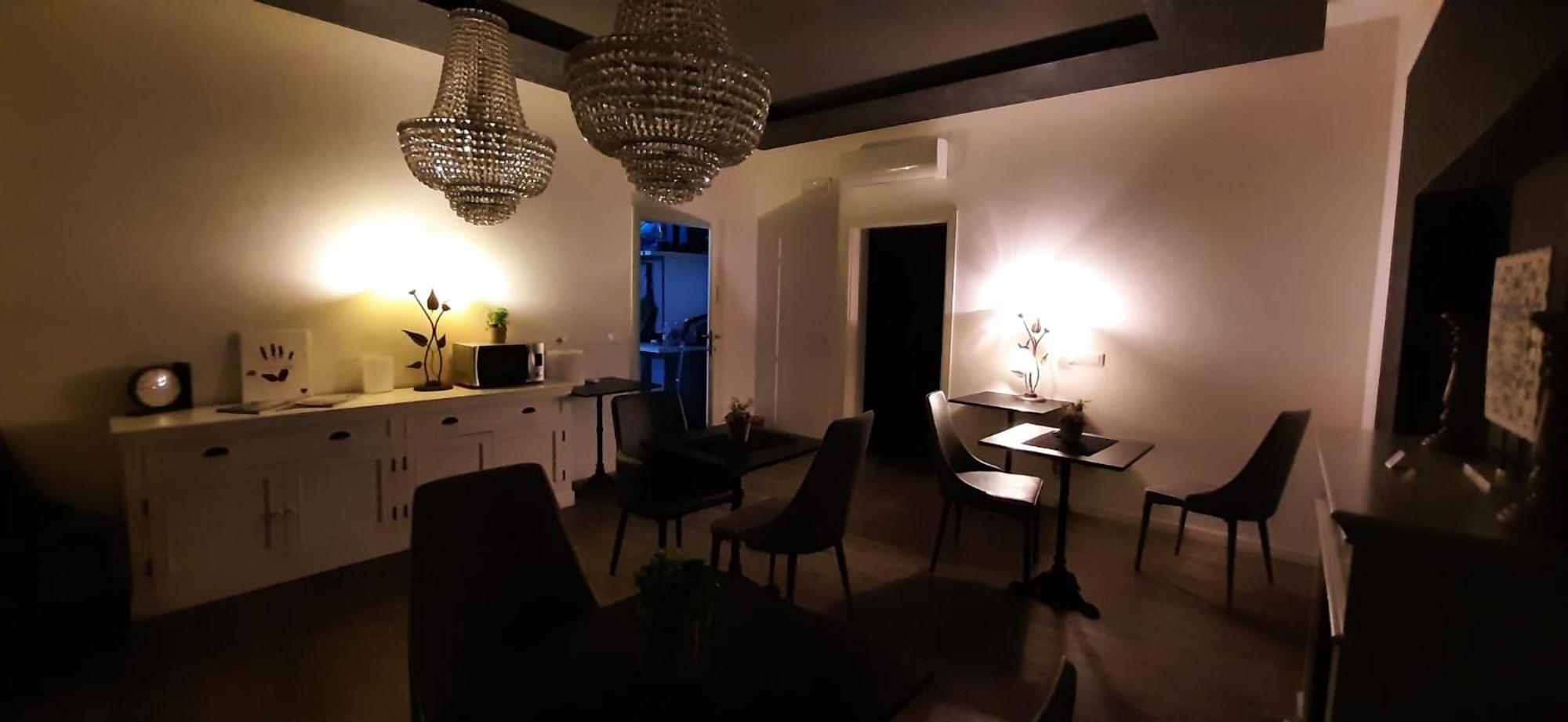 Double A Guest House Mestre Buitenkant foto