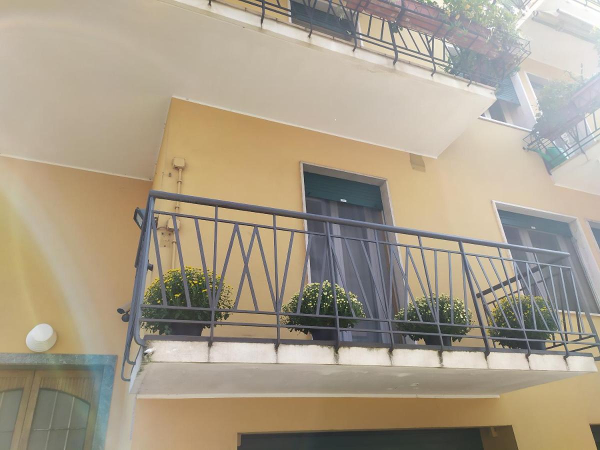 Double A Guest House Mestre Buitenkant foto